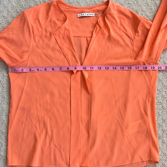 Alice + Olivia Coral/Orange Silk V-Neck Blouse Size Medium Designer Lightweight - Picture 9 of 10